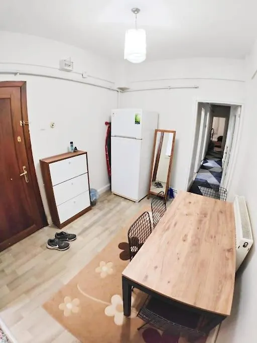 Affordable Private Room In A Shared Flat In Sisli Istanbul Lägenhet
